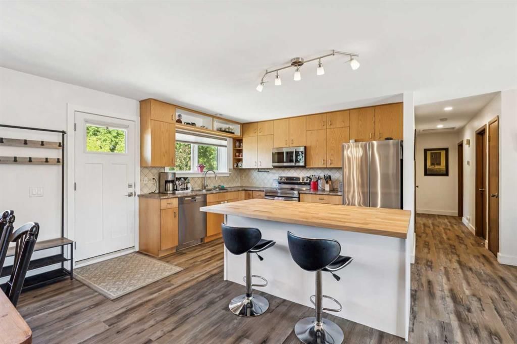 215 Silver Valley Rise NW, Calgary — photo 3 of 37