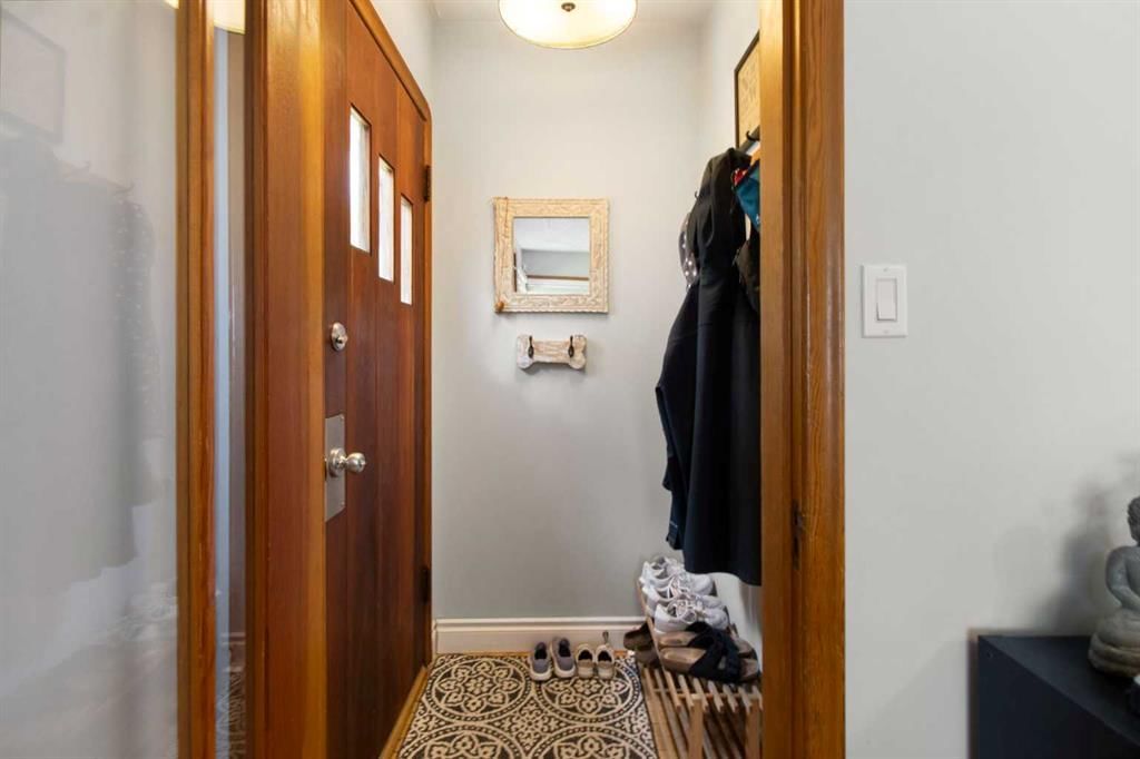 609 9 Avenue NE, Calgary — photo 3 of 45