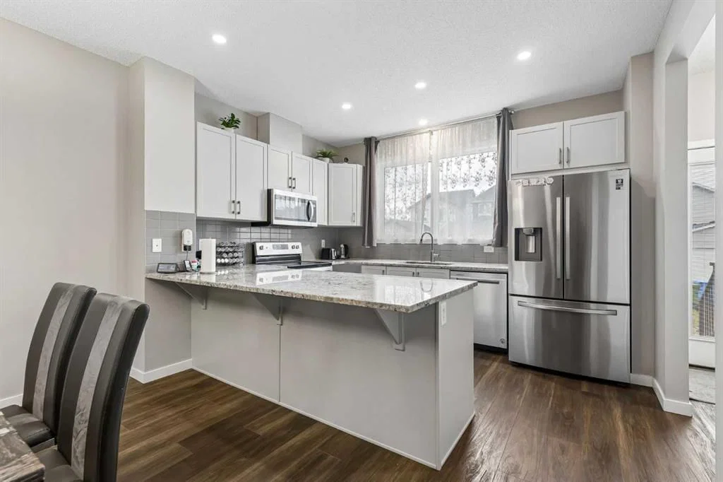 291 Magnolia Square SE, Calgary — photo 2 of 26