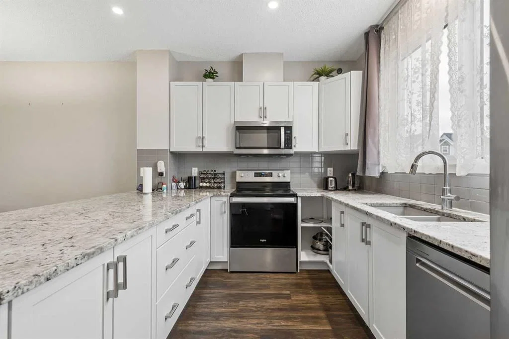 291 Magnolia Square SE, Calgary — photo 3 of 26