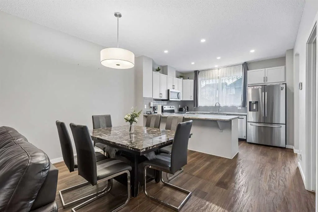 291 Magnolia Square SE, Calgary — photo 5 of 26