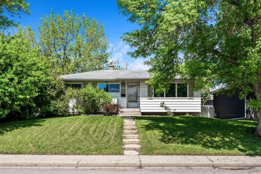 1032 89 Avenue SW, Calgary — main listing photo