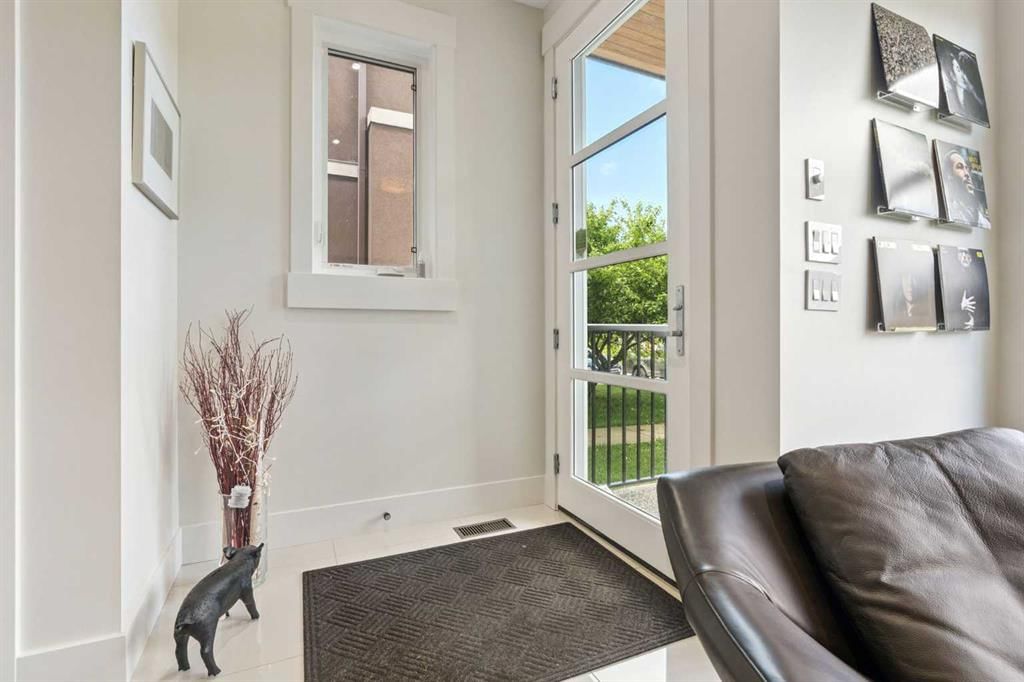 2026 32 Street SW, Calgary — photo 2 of 36