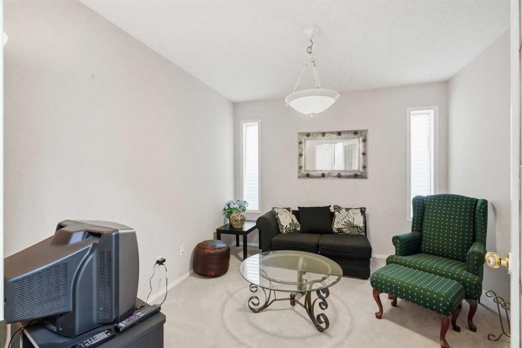 74 Tuscarora Heights NW, Calgary — photo 3 of 26