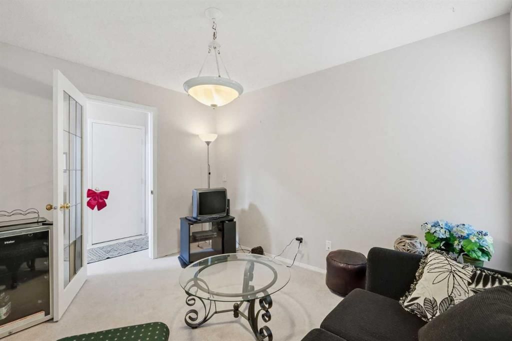74 Tuscarora Heights NW, Calgary — photo 4 of 26