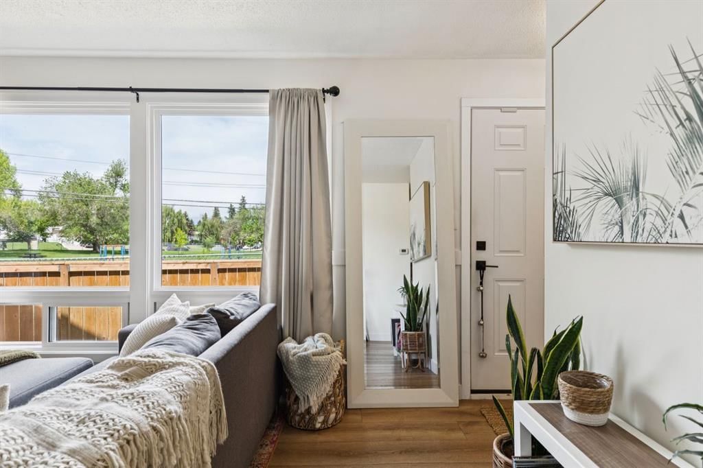 18, 11240 6 Street SW, Calgary — main listing photo