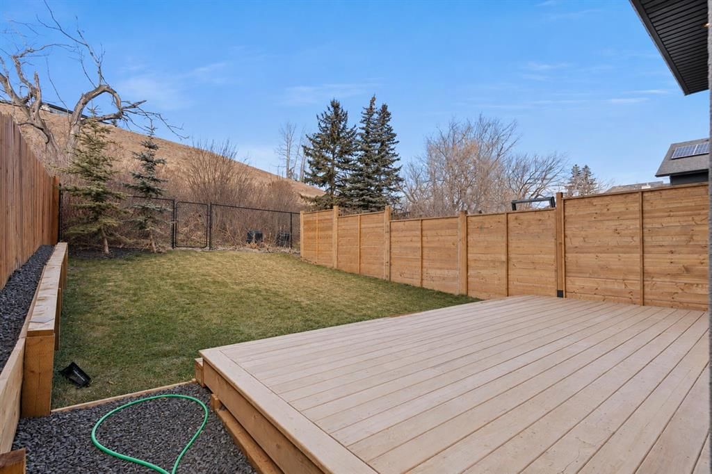 2528 7 Avenue NW, Calgary — photo 2 of 44