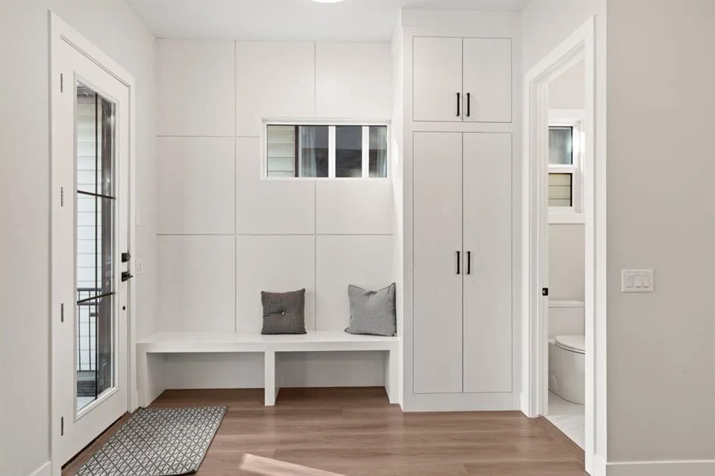 2528 7 Avenue NW, Calgary — photo 5 of 44