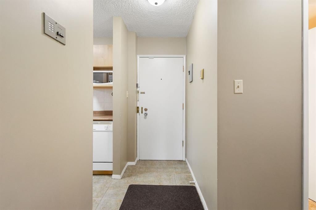 307, 635 56 Avenue SW, Calgary — photo 2 of 24