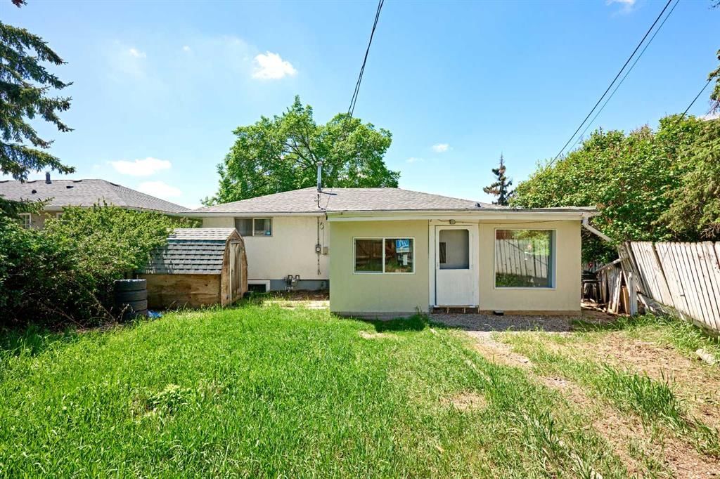 28 CORNELL Place NW, Calgary — photo 3 of 49