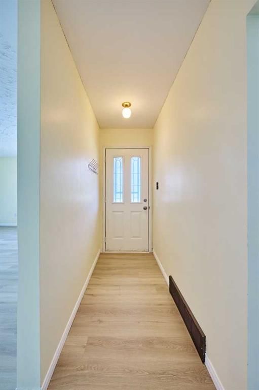 28 CORNELL Place NW, Calgary — photo 5 of 49