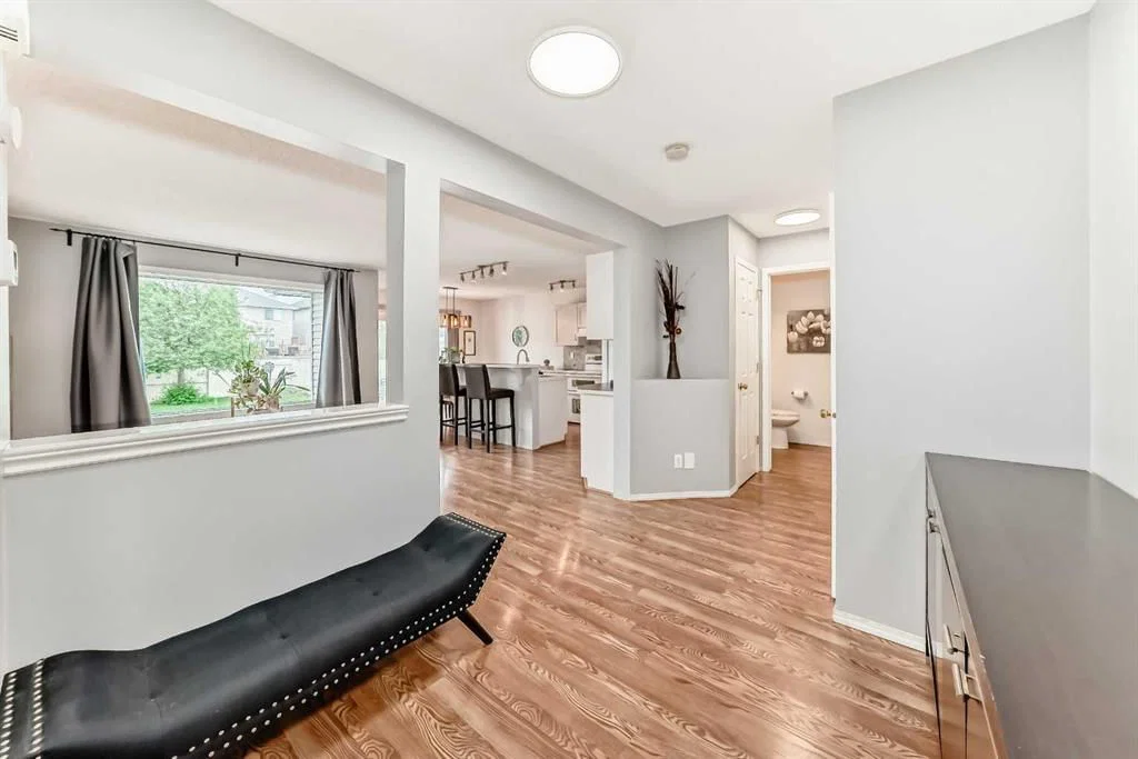 15 Citadel Meadow Crescent NW, Calgary — photo 4 of 37