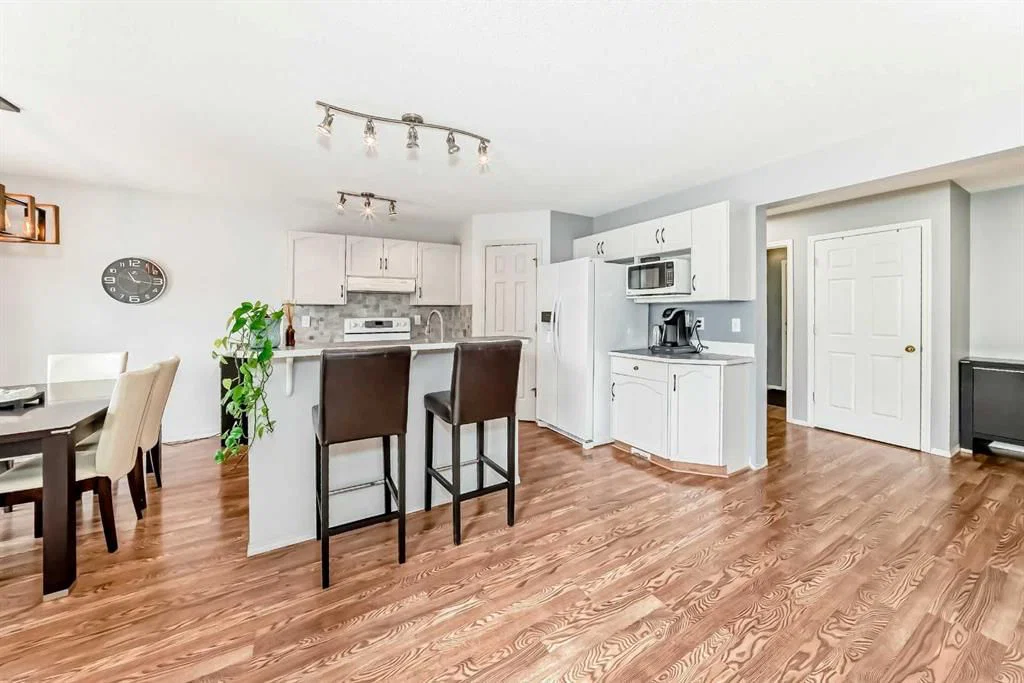 15 Citadel Meadow Crescent NW, Calgary — photo 5 of 37