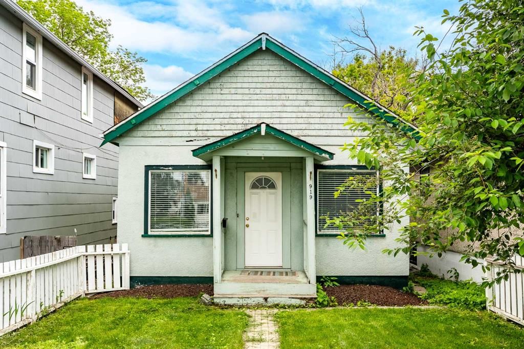919 20 Avenue NW, Calgary — main listing photo