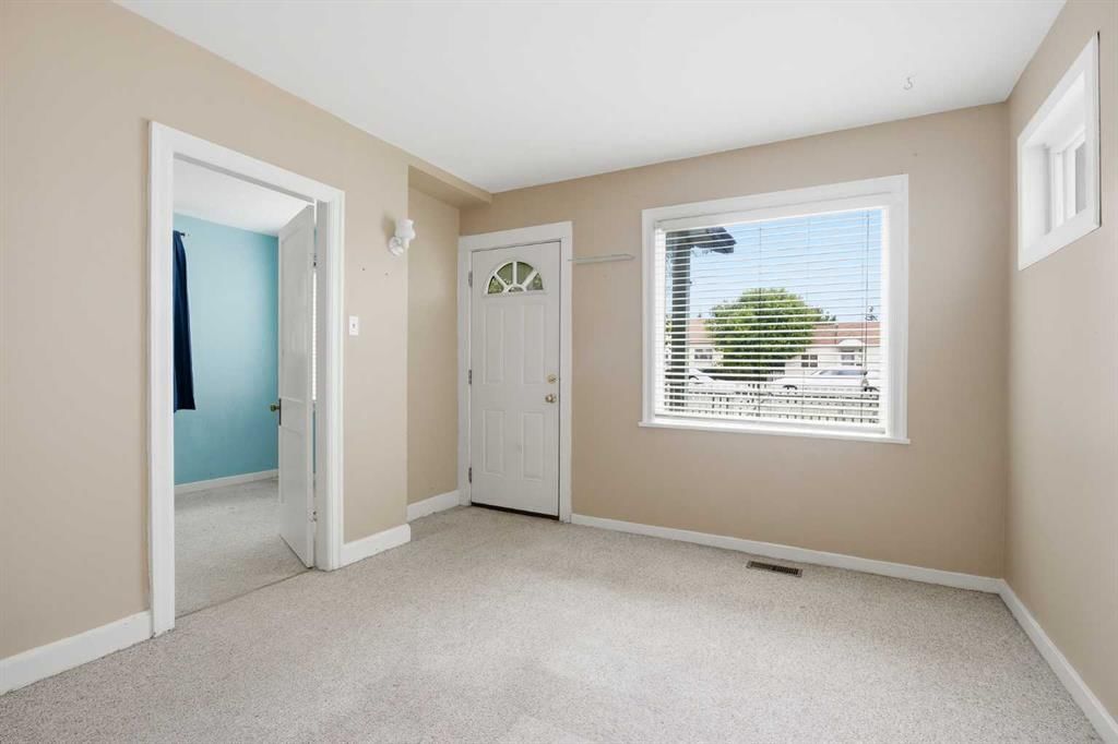 919 20 Avenue NW, Calgary — photo 5 of 27