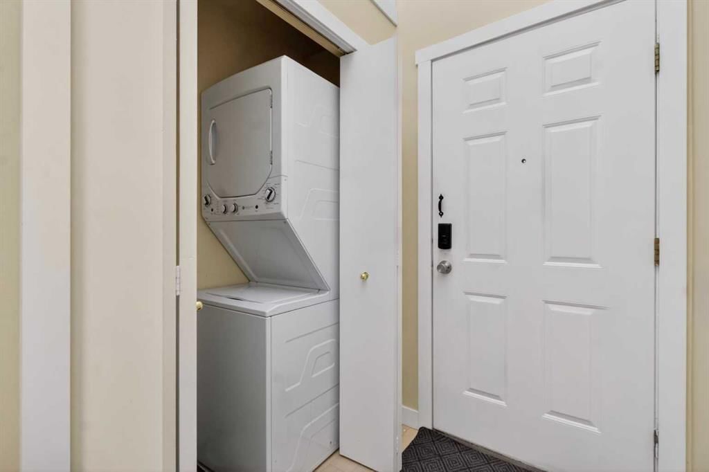 252 Erin Woods Drive SE, Calgary — photo 3 of 27