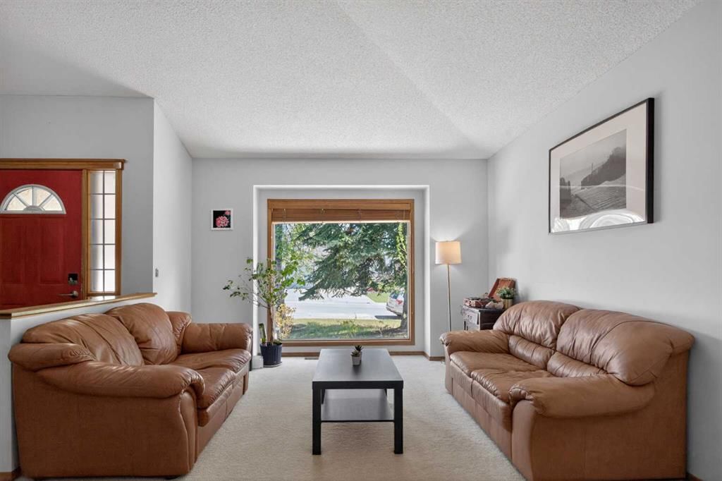 60 Scandia Hill NW, Calgary — photo 5 of 37