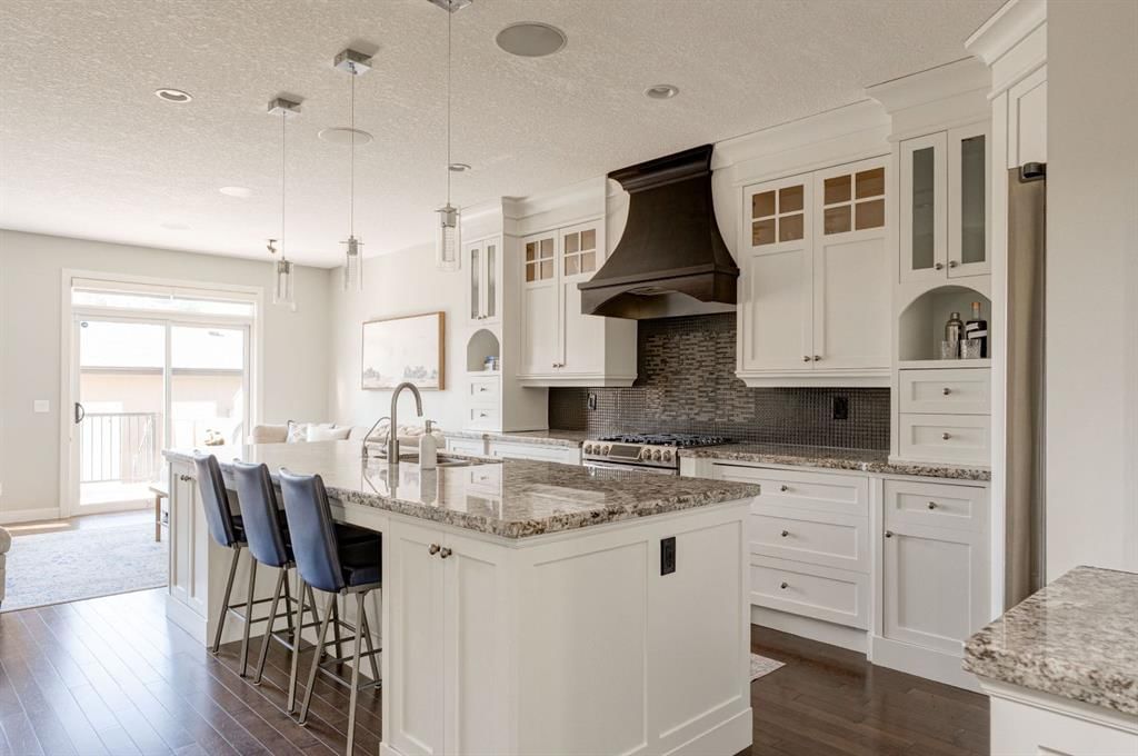 3529 3 Avenue SW, Calgary — main listing photo