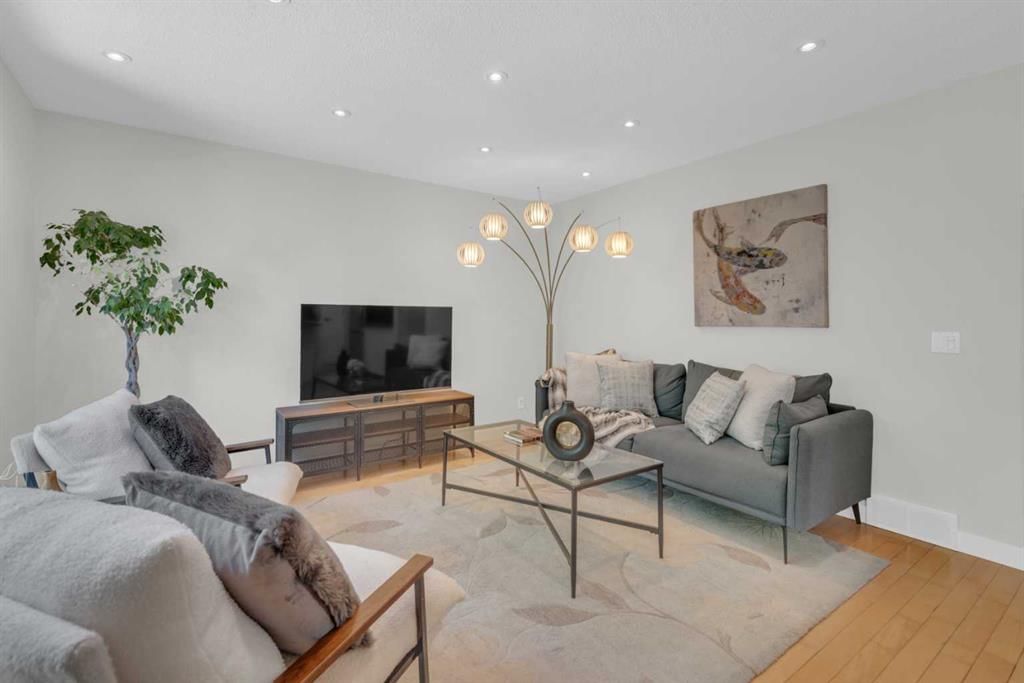 74 Douglasview Circle SE, Calgary — photo 3 of 46