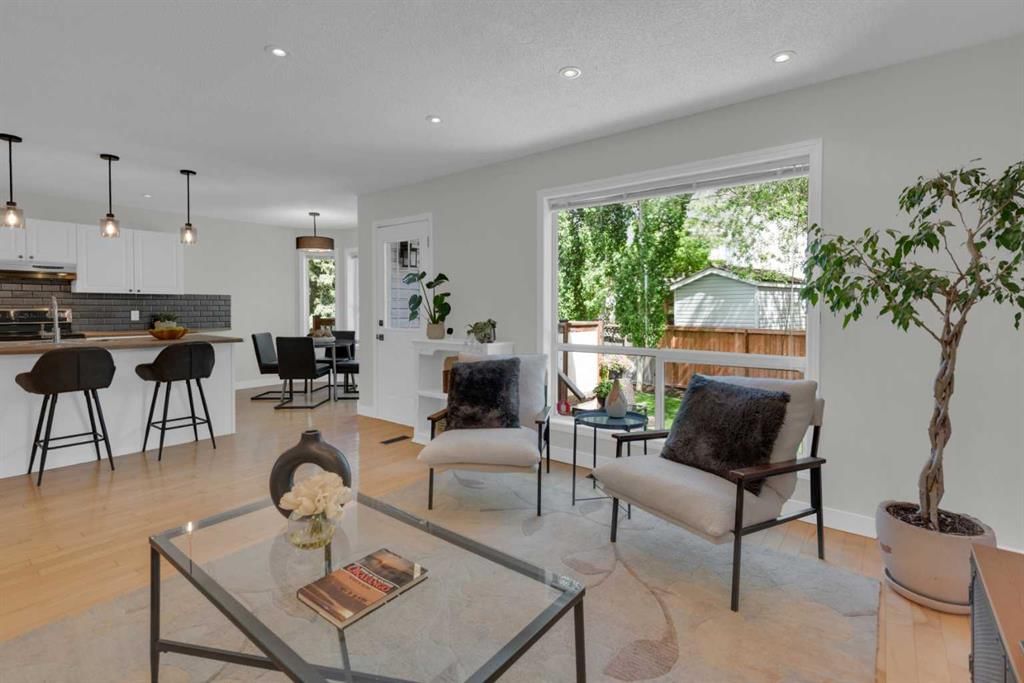 74 Douglasview Circle SE, Calgary — photo 4 of 46