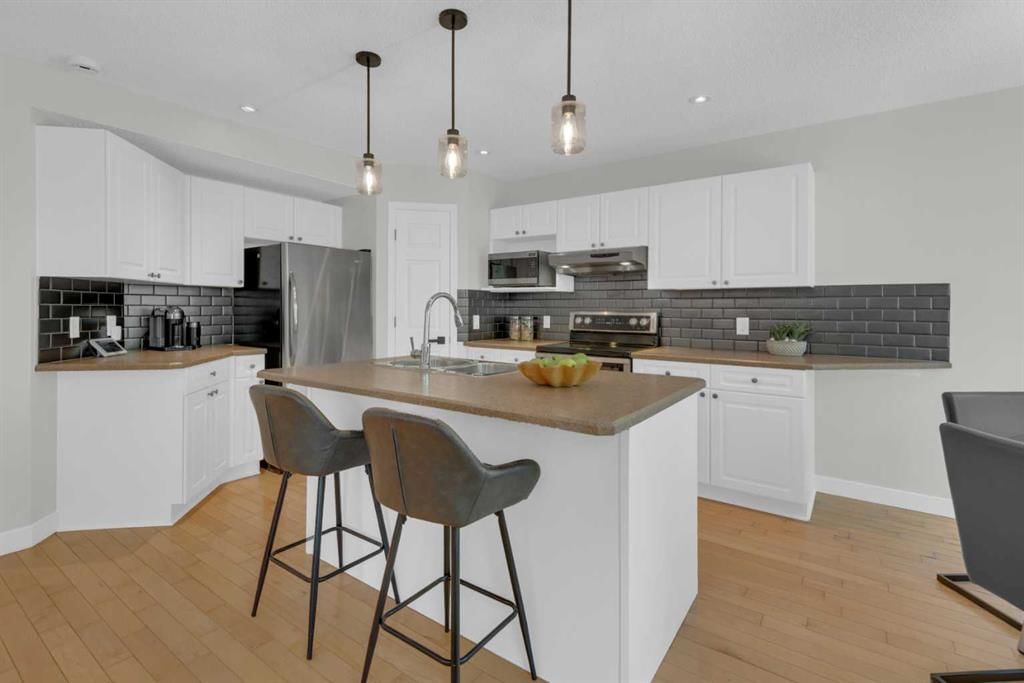 74 Douglasview Circle SE, Calgary — photo 5 of 46