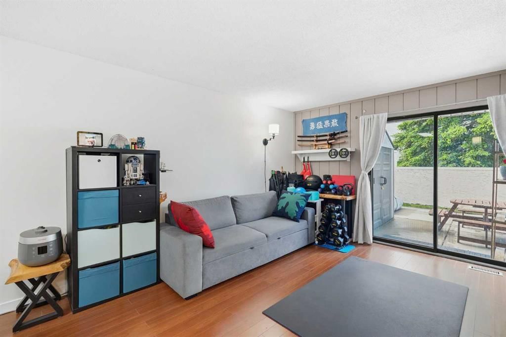 411, 3500 Varsity Drive NW, Calgary — photo 3 of 16