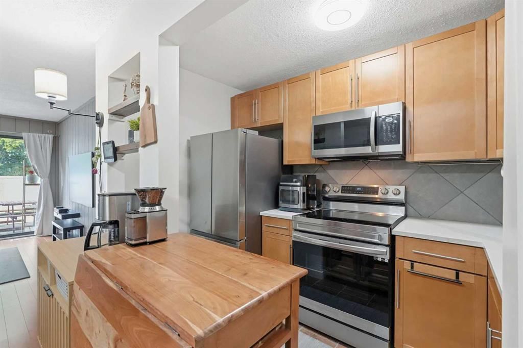 411, 3500 Varsity Drive NW, Calgary — photo 5 of 16