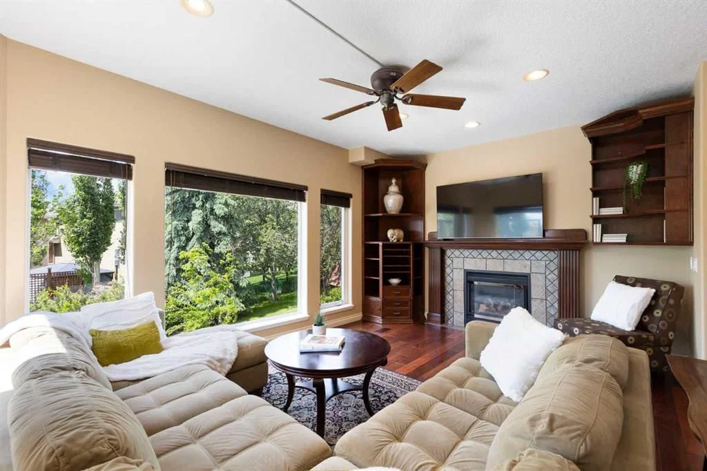 410 Royal Crest Bay NW, Calgary — photo 5 of 50