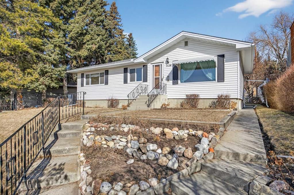 1124 31 Avenue NW, Calgary — photo 2 of 48