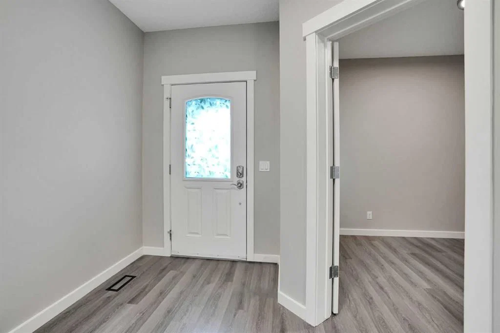22 Sherwood Road NW, Calgary — photo 4 of 45