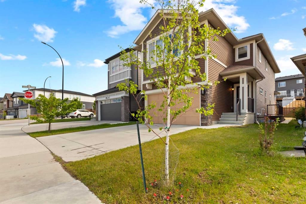 249 Lucas Crescent NW, Calgary — main listing photo