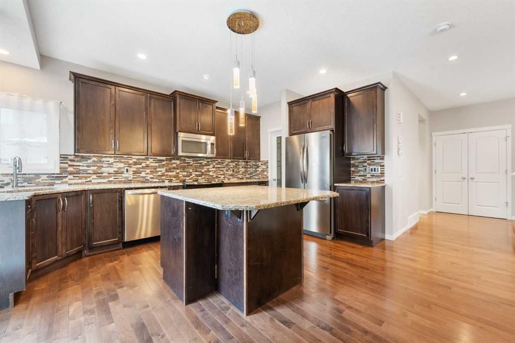 220 Walden Heights SE, Calgary — photo 4 of 34