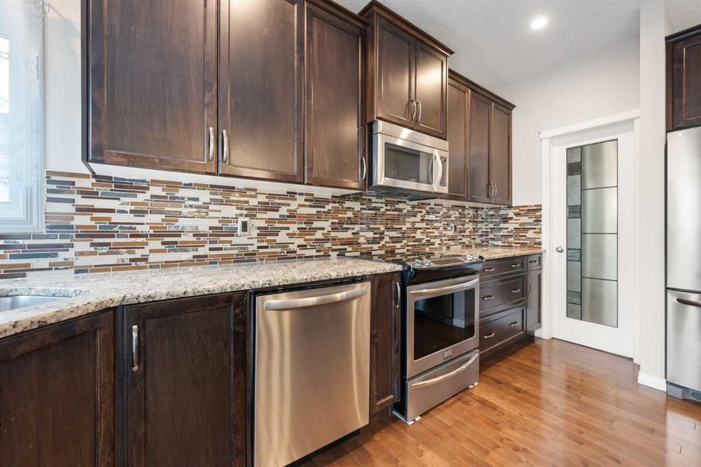 220 Walden Heights SE, Calgary — photo 5 of 34