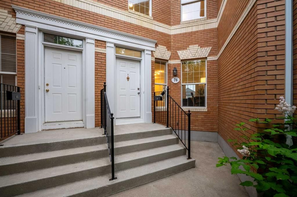 76 Inverness Square SE, Calgary — photo 2 of 50