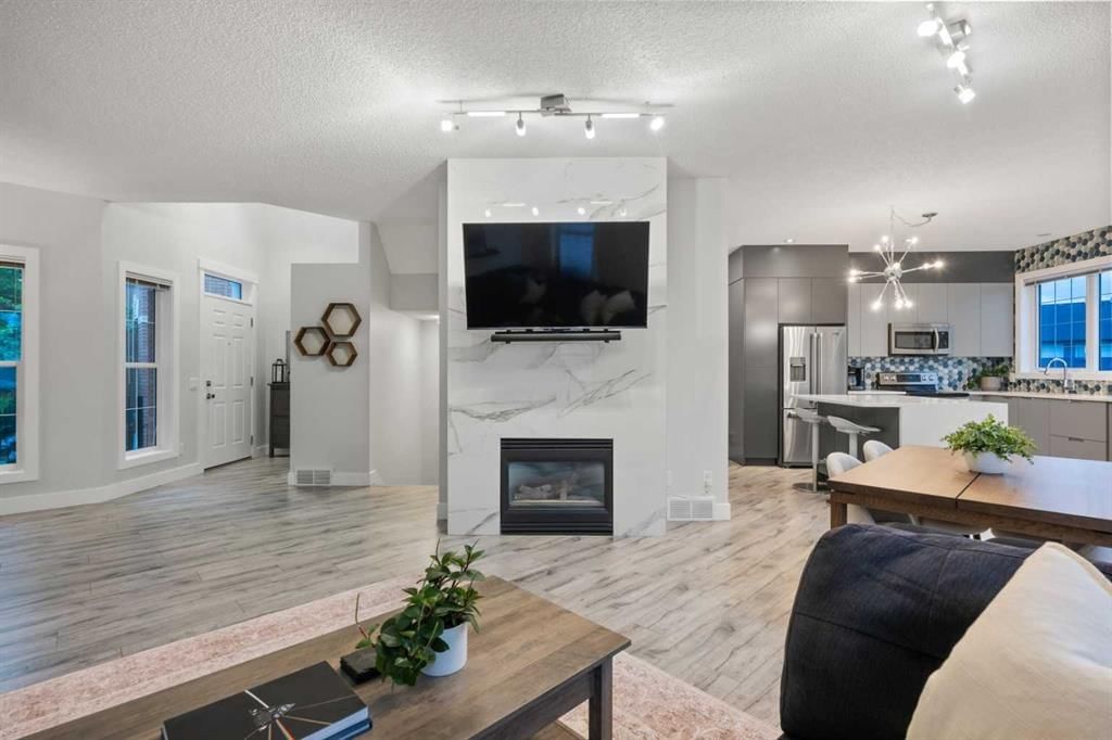 76 Inverness Square SE, Calgary — photo 3 of 50