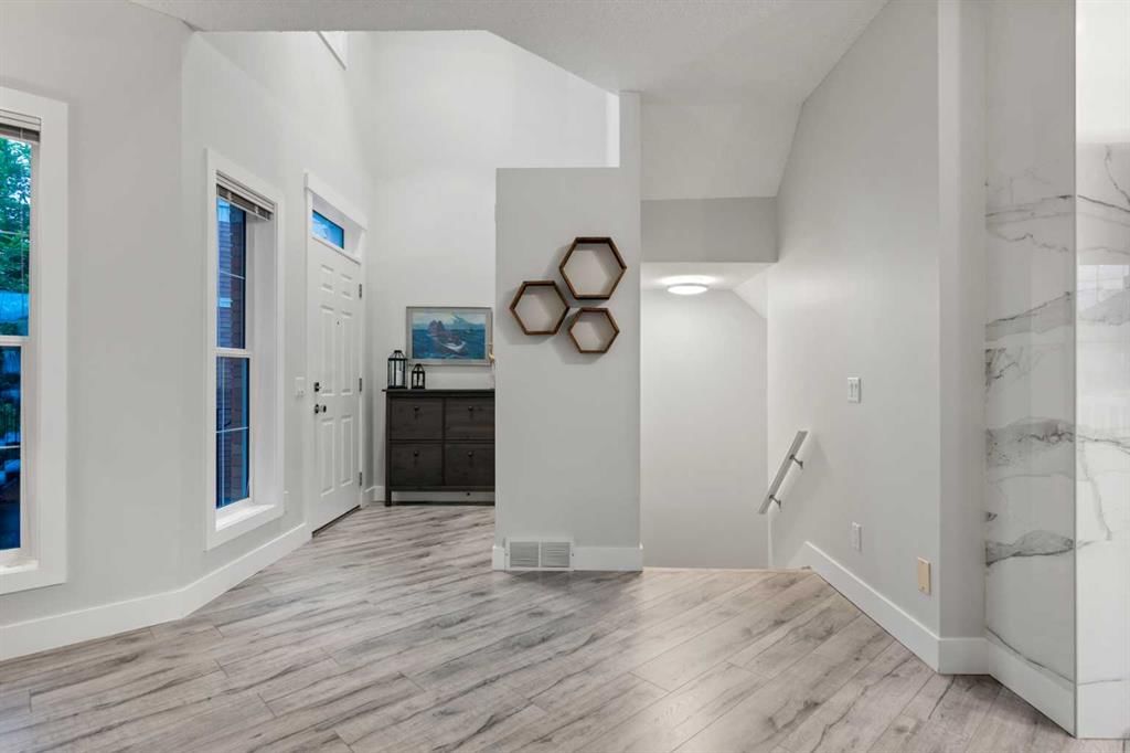 76 Inverness Square SE, Calgary — photo 4 of 50