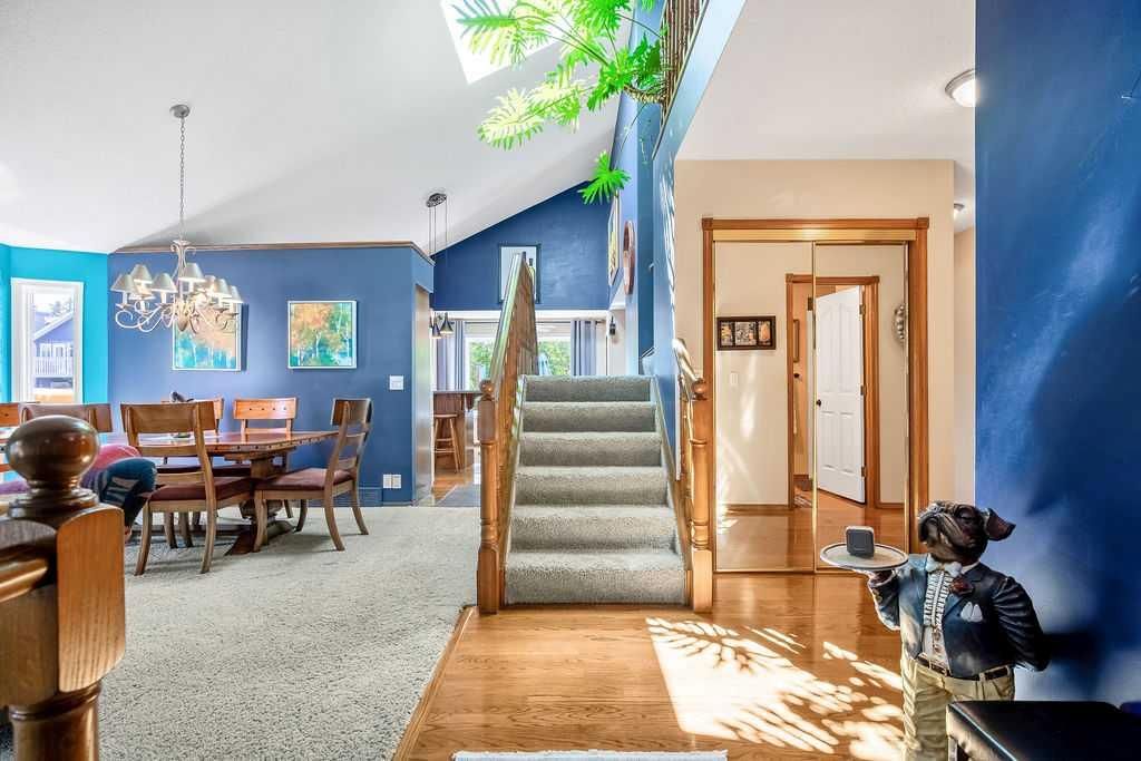 1399 Sunwood Road SE, Calgary — photo 4 of 36