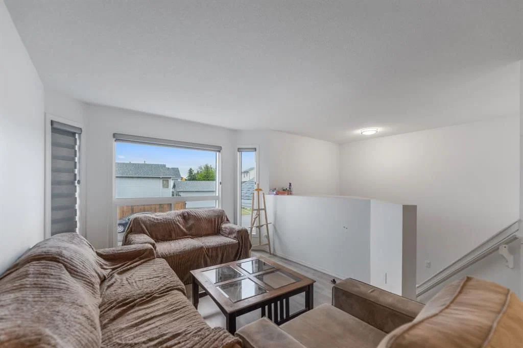 215 Carmel Close NE, Calgary — photo 5 of 35