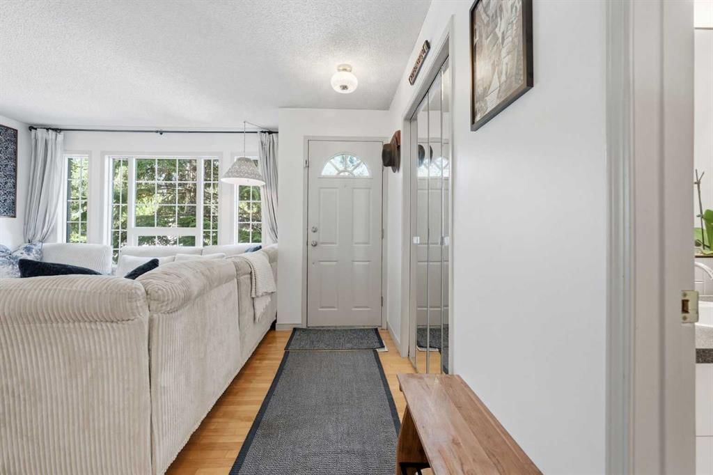 3031 23 Avenue SW, Calgary — photo 2 of 50