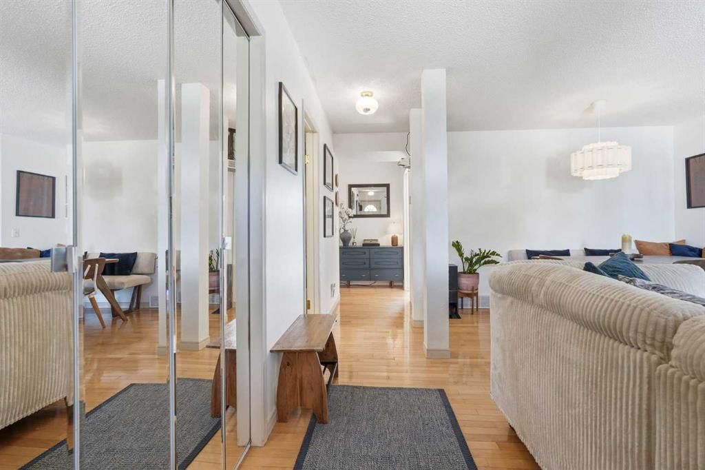 3031 23 Avenue SW, Calgary — photo 3 of 50