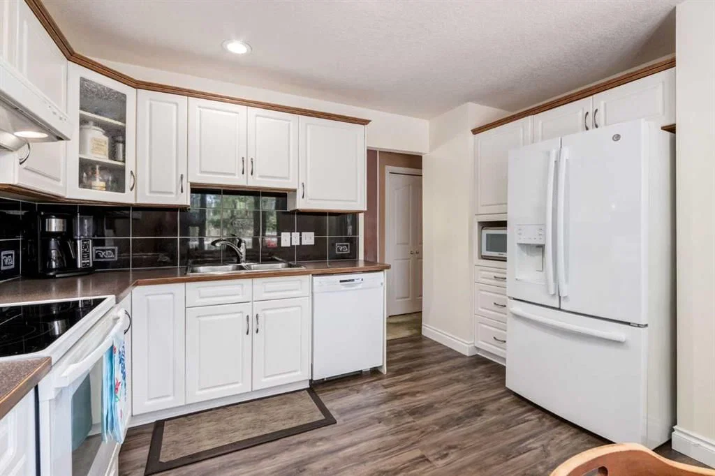 216 Cannington Place SW, Calgary — photo 5 of 46