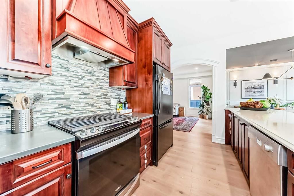 3230 8 Street SW, Calgary — photo 4 of 50