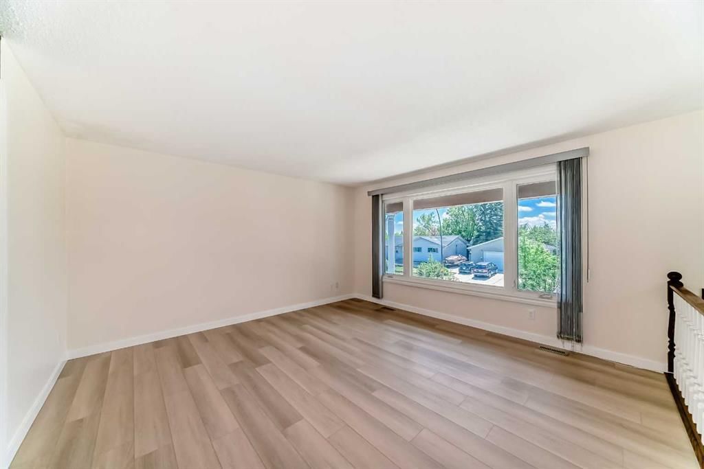 512 Hunterplain Hill NW, Calgary — photo 3 of 47