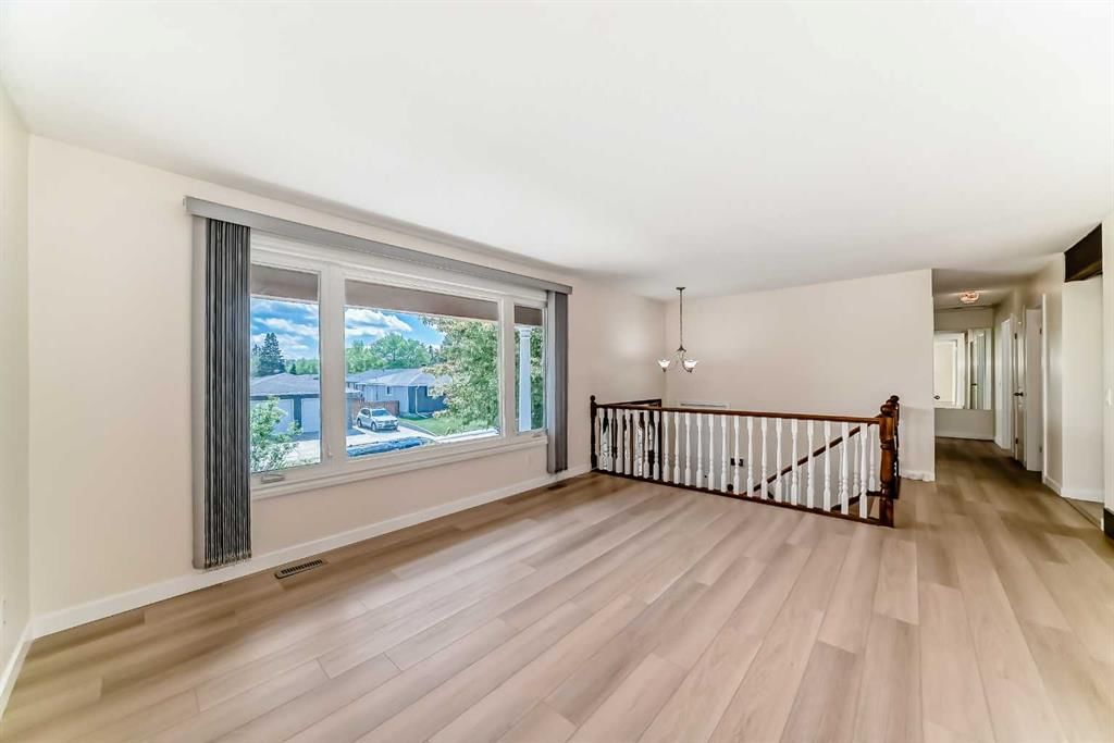 512 Hunterplain Hill NW, Calgary — photo 4 of 47
