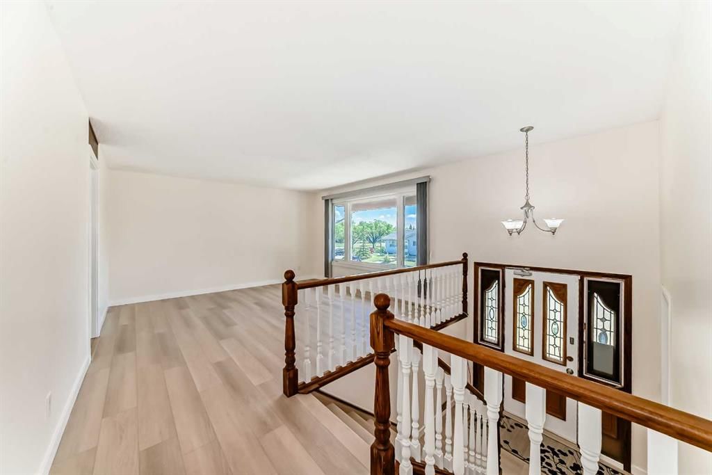 512 Hunterplain Hill NW, Calgary — photo 5 of 47