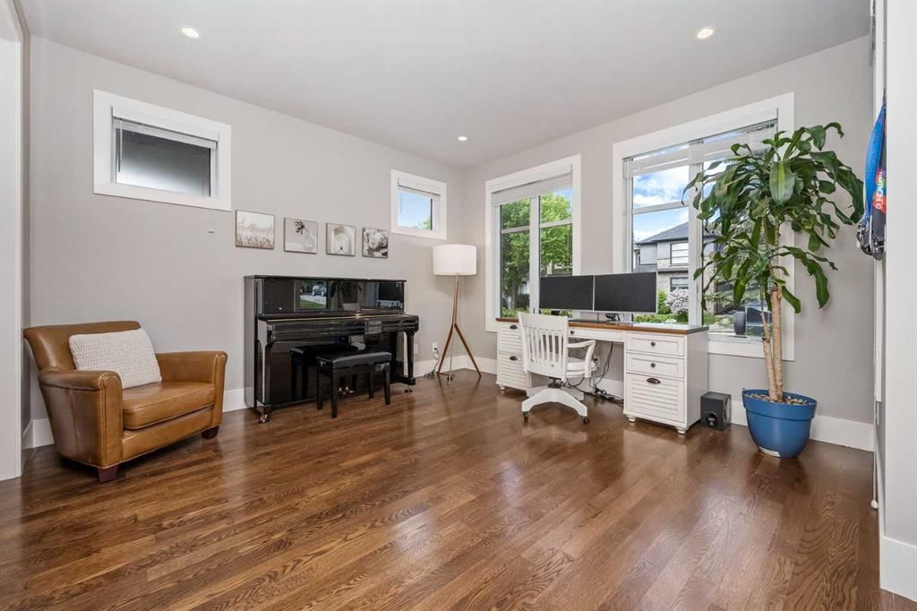 5024 21 Street SW, Calgary — photo 5 of 48