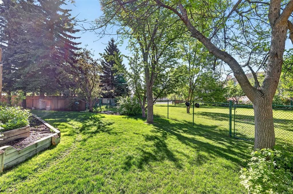 115 Woodpark Terrace SW, Calgary — photo 2 of 50
