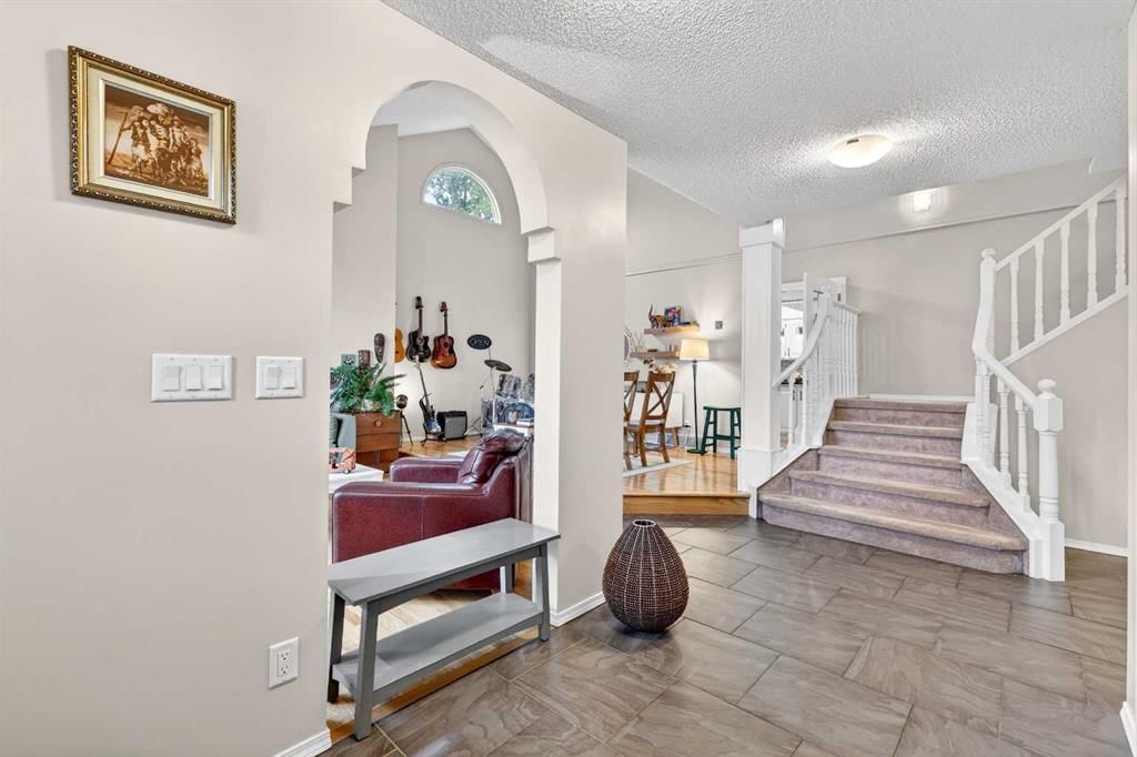 115 Woodpark Terrace SW, Calgary — photo 4 of 50