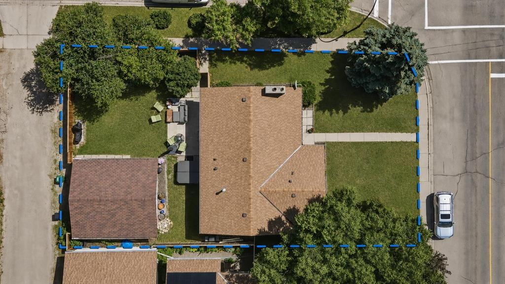 7304 Silver Springs Road NW, Calgary — photo 2 of 44