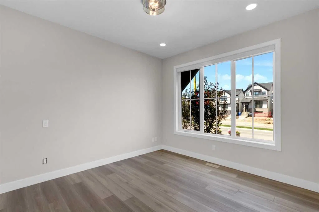 82 Magnolia Street SE, Calgary — photo 3 of 33